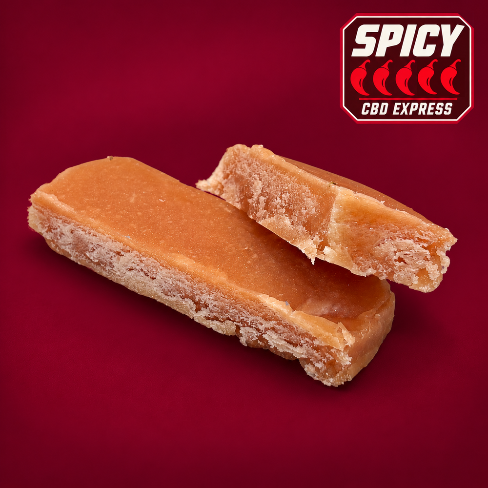 Granita CBD — photo du produit aux nuances orange et crème, retouchée sur fond bordeaux avec badge Spicy cinq piments sur cinq.