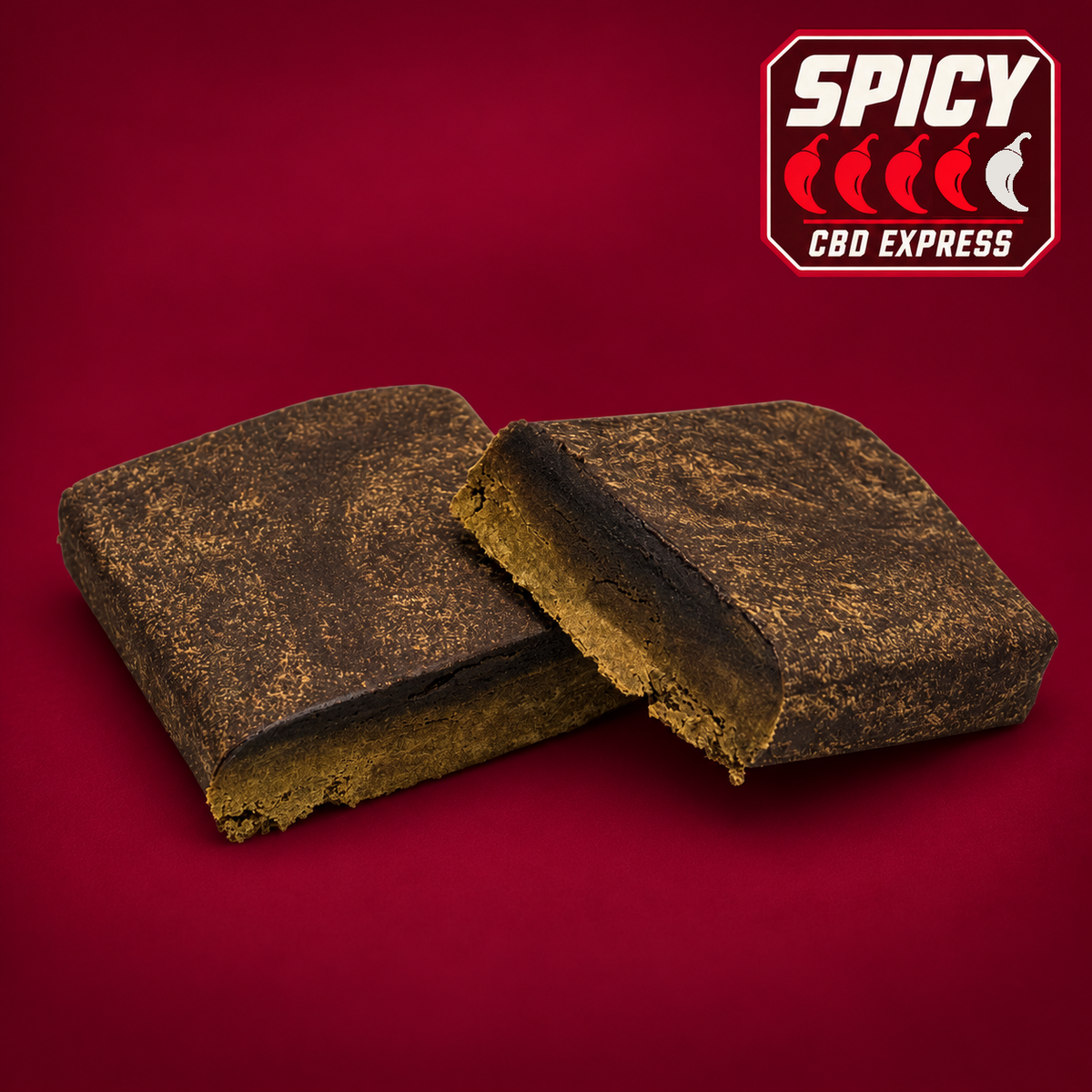 Charras Spicy — photo du produit retouchée sur fond bordeaux, deux morceaux de résine brune et badge CBD Express quatre piments sur cinq.