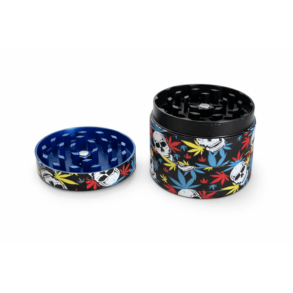 Grinder Skull 4 parties ouvert coloris bleu et noir – compartiment récupération pollen tamis intégré, dents broyage précis herbes CBD, format compact pocket livraison rapide France